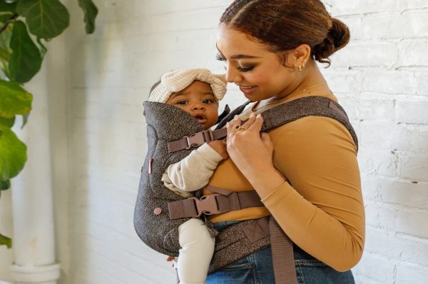 Why Newborn Carriers Matter in the First Months